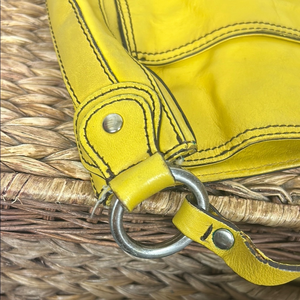 Vintage Hype Yellow Leather Shoulder Bag - Picture 7 of 9